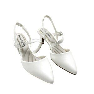Easy Street White Pumps 7 Wide